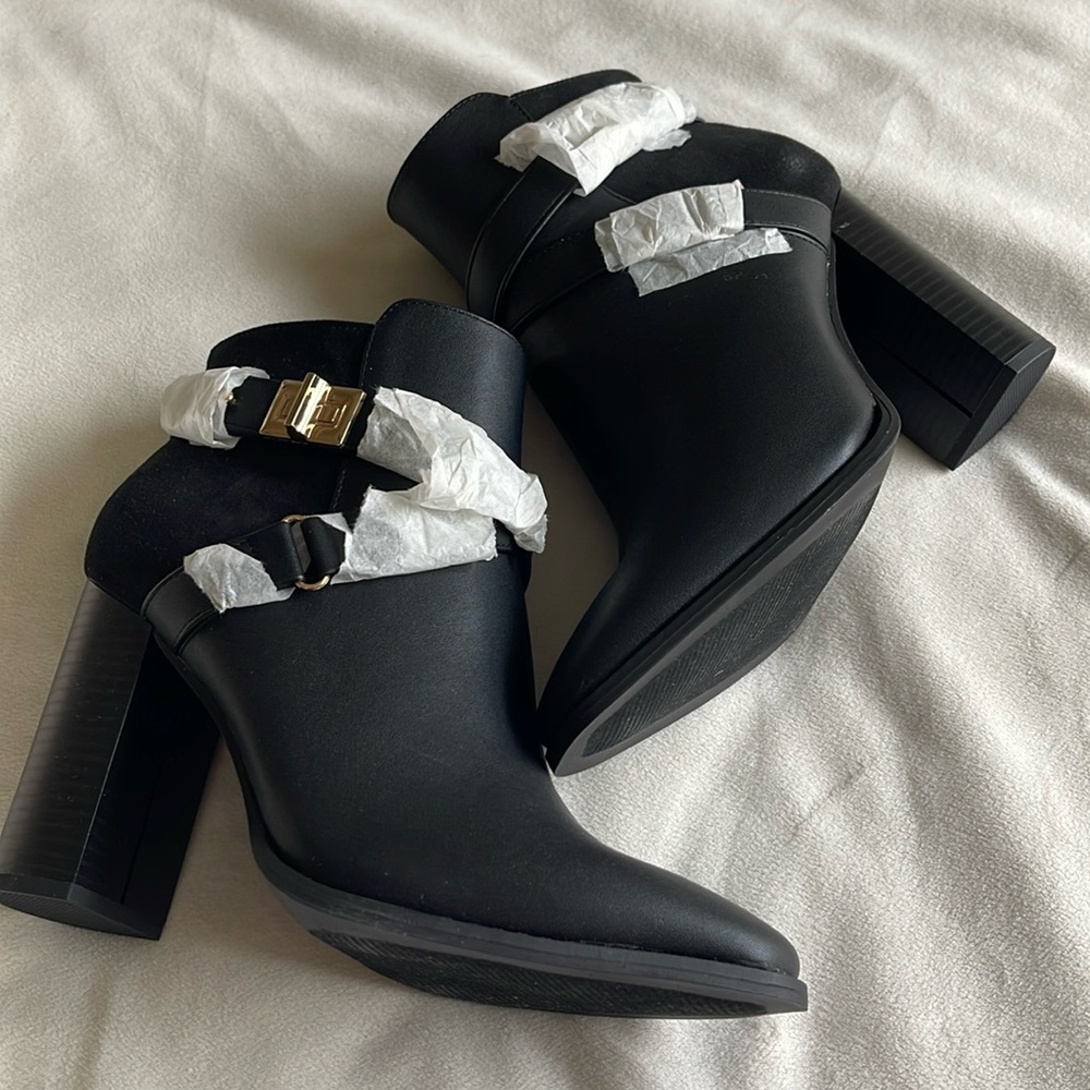 NIB JustFab Style: Carol Booties; Color: Black; Size: 9